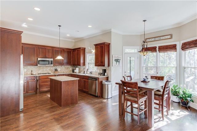 445 Big Bend Trail, Sugar Hill, GA 30518