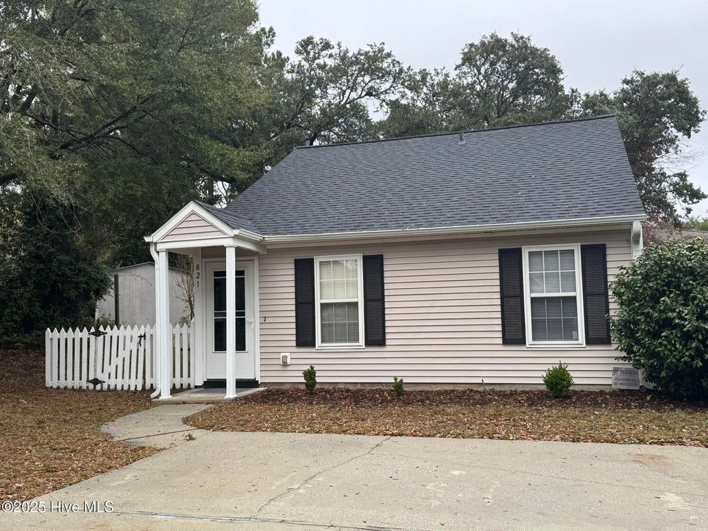 821 Summertree Lane, Wilmington, NC 28412
