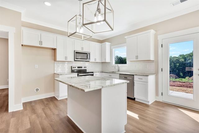 150 Sky Lane, Townville, SC 29689