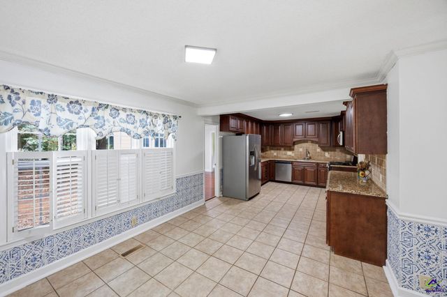 1215 Craddock Way, Macon, GA 31210