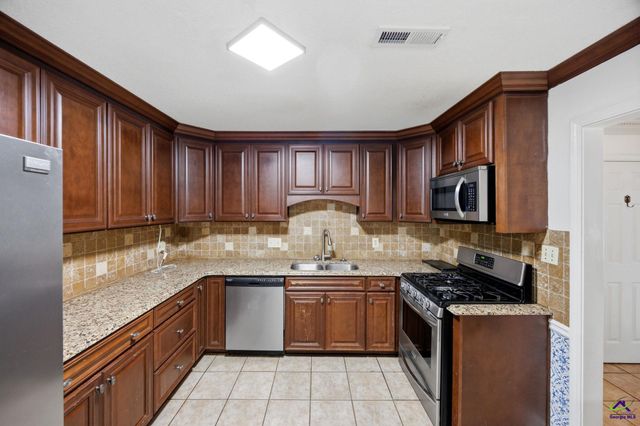 1215 Craddock Way, Macon, GA 31210