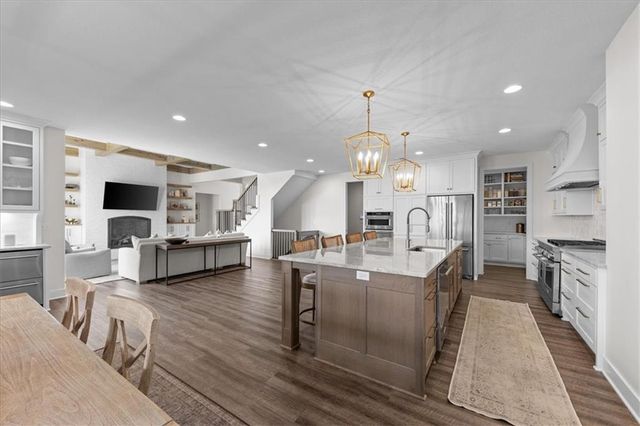 5587 Thousand Oaks Drive, Parkville, MO 64152