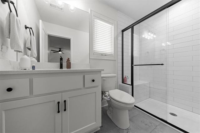 5587 Thousand Oaks Drive, Parkville, MO 64152