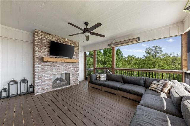 5587 Thousand Oaks Drive, Parkville, MO 64152