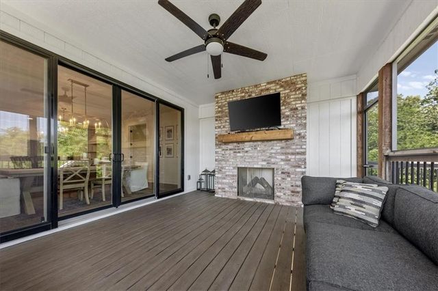 5587 Thousand Oaks Drive, Parkville, MO 64152