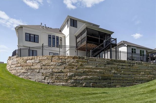 5587 Thousand Oaks Drive, Parkville, MO 64152