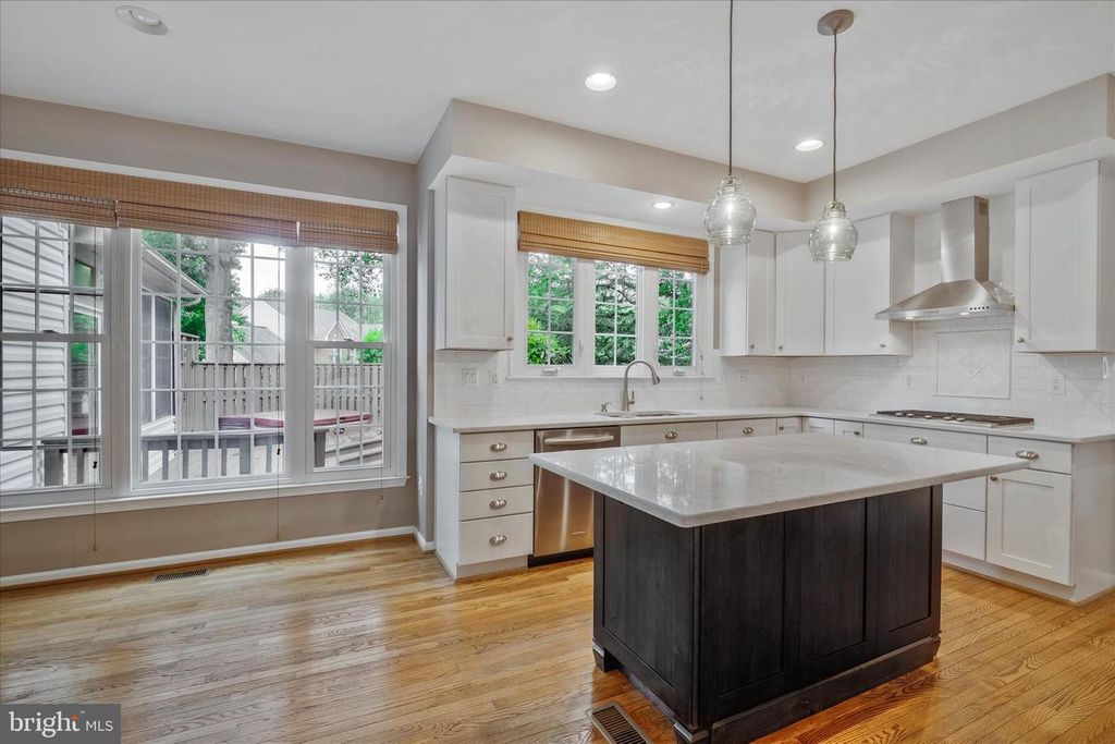 Image 9 of property listing at 8285 GLENMAR RD, Ellicott City, MD 21043