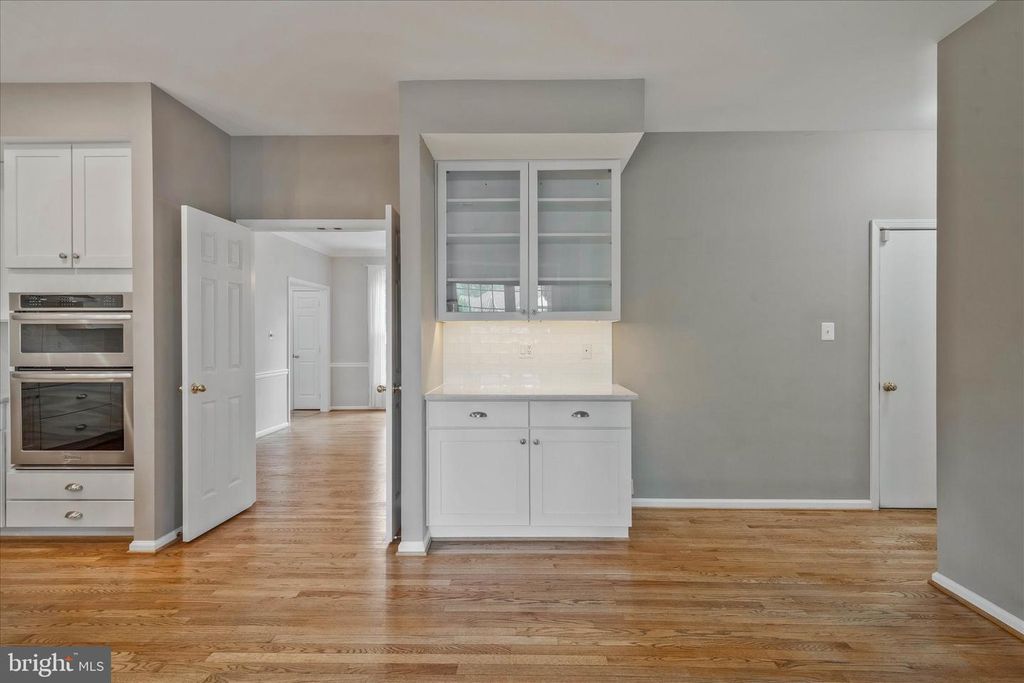 Image 12 of property listing at 8285 GLENMAR RD, Ellicott City, MD 21043