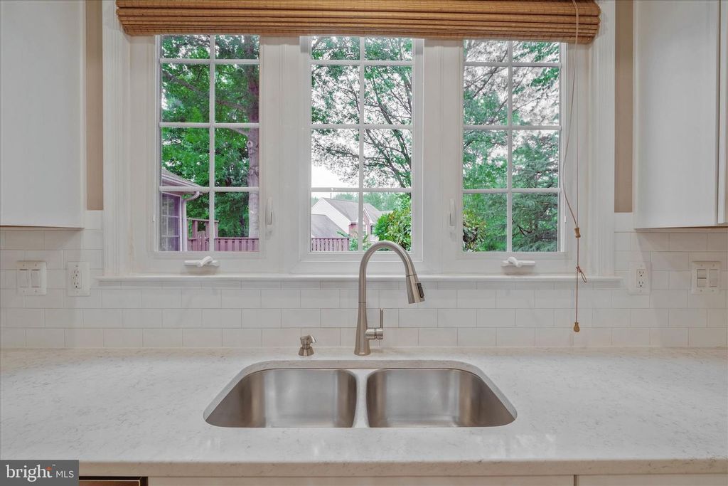 Image 15 of property listing at 8285 GLENMAR RD, Ellicott City, MD 21043