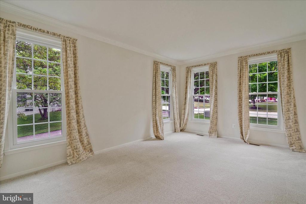 Image 4 of property listing at 8285 GLENMAR RD, Ellicott City, MD 21043