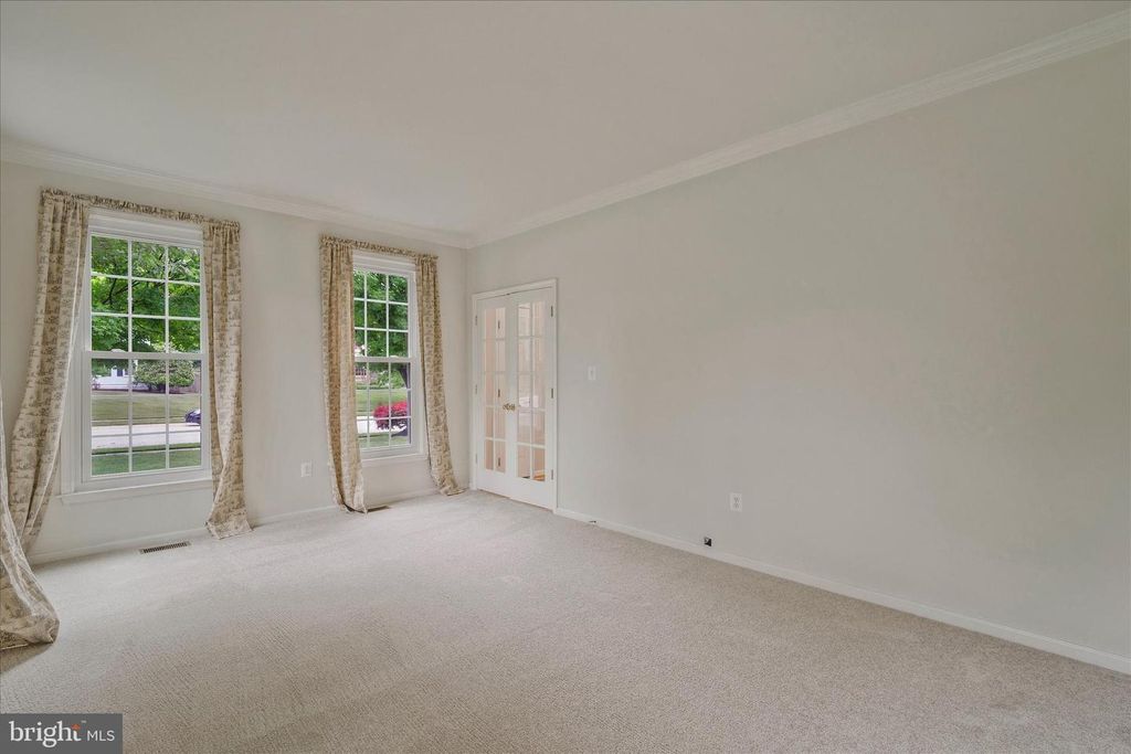 Image 5 of property listing at 8285 GLENMAR RD, Ellicott City, MD 21043