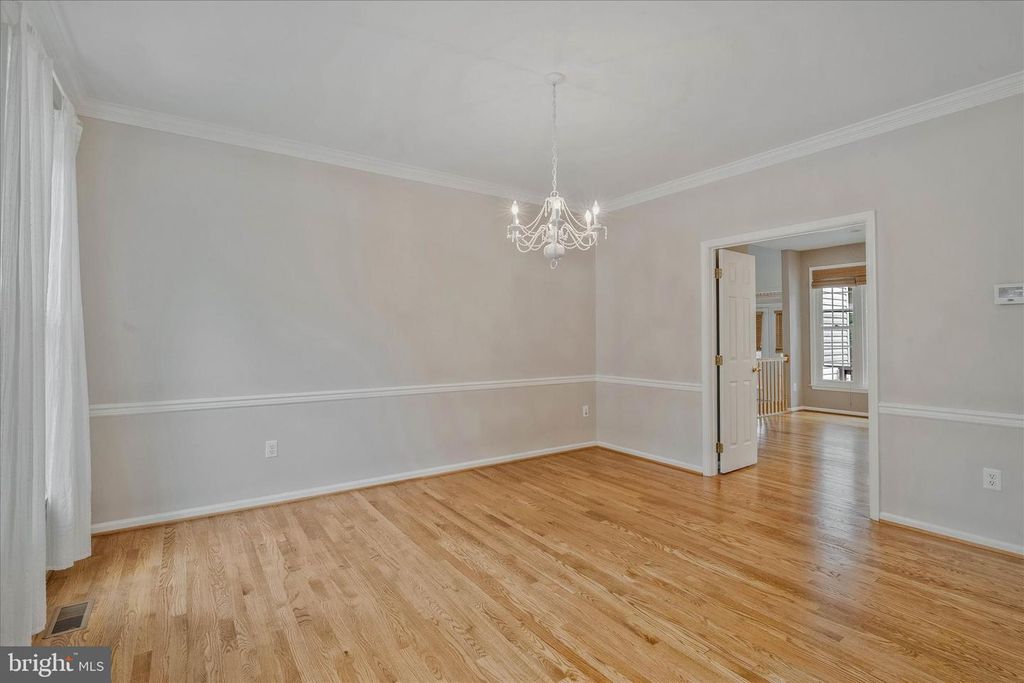 Image 6 of property listing at 8285 GLENMAR RD, Ellicott City, MD 21043