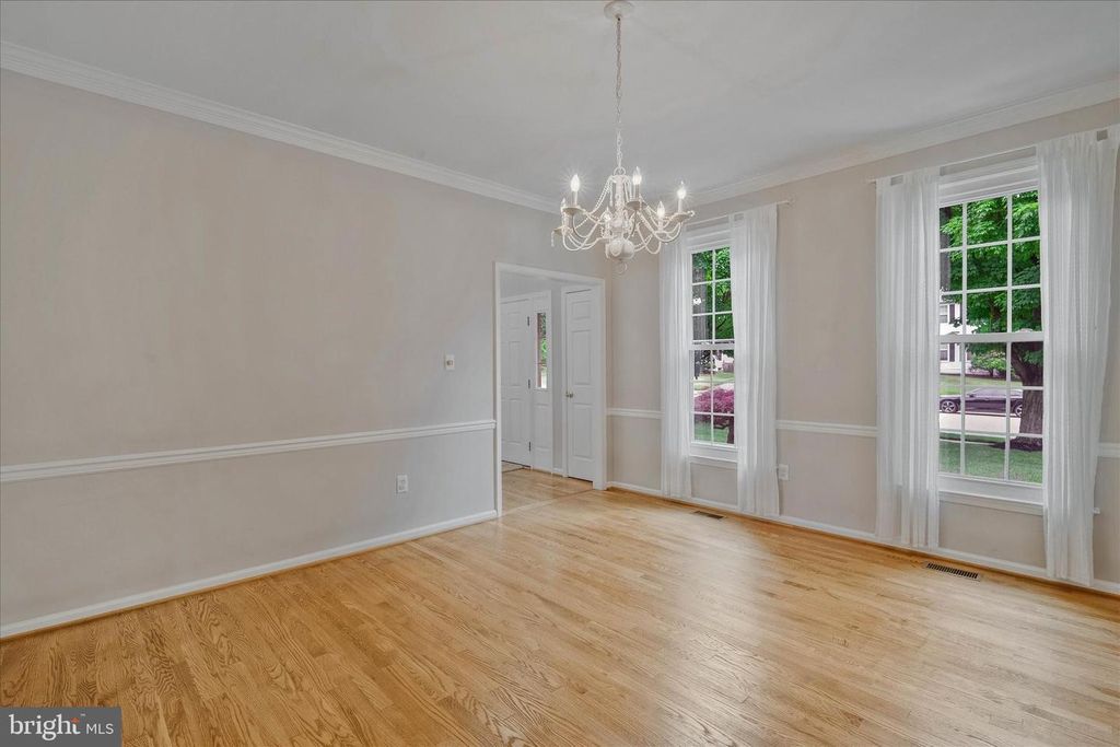 Image 8 of property listing at 8285 GLENMAR RD, Ellicott City, MD 21043