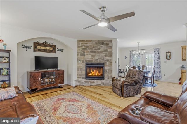 457 ROLLING LN, Harpers Ferry, WV 25425