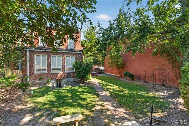 2016 Hickory Street, St Louis, MO 63104