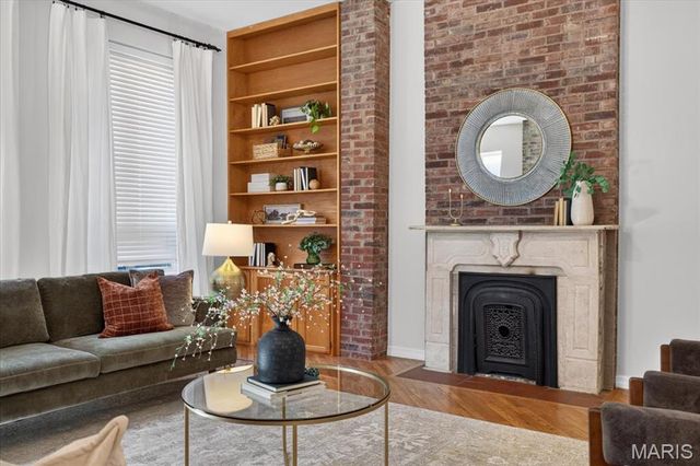 2016 Hickory Street, St Louis, MO 63104