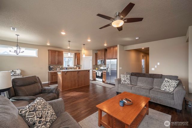 702 K St NE, Quincy, WA 98848