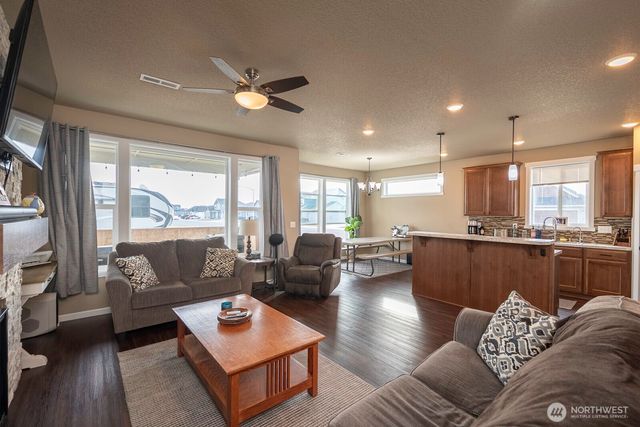 702 K St NE, Quincy, WA 98848