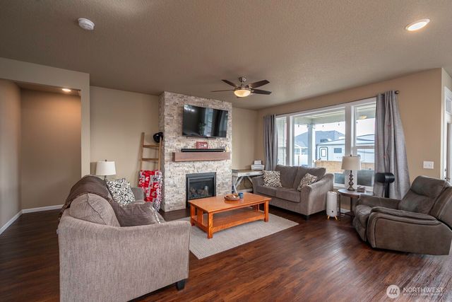 702 K St NE, Quincy, WA 98848