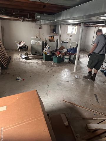 15041 Lesure Street, Detroit, MI 48227