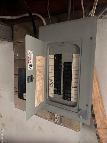 15041 Lesure Street, Detroit, MI 48227