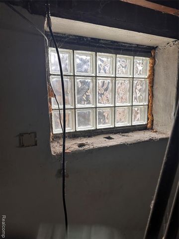 15041 Lesure Street, Detroit, MI 48227