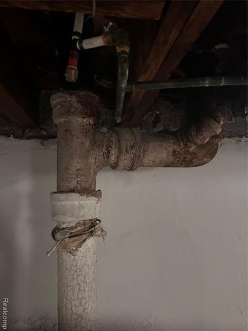 15041 Lesure Street, Detroit, MI 48227