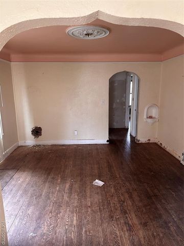 15041 Lesure Street, Detroit, MI 48227