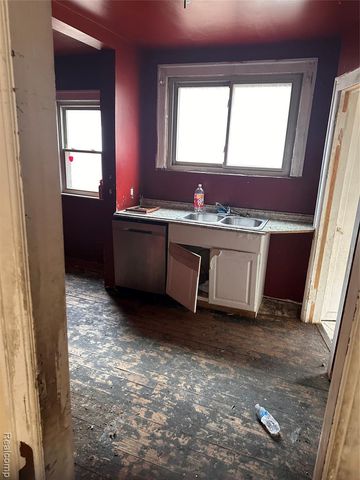 15041 Lesure Street, Detroit, MI 48227