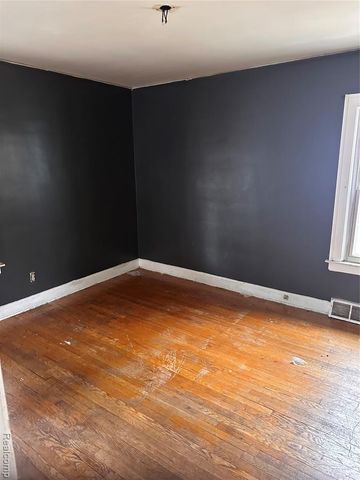 15041 Lesure Street, Detroit, MI 48227