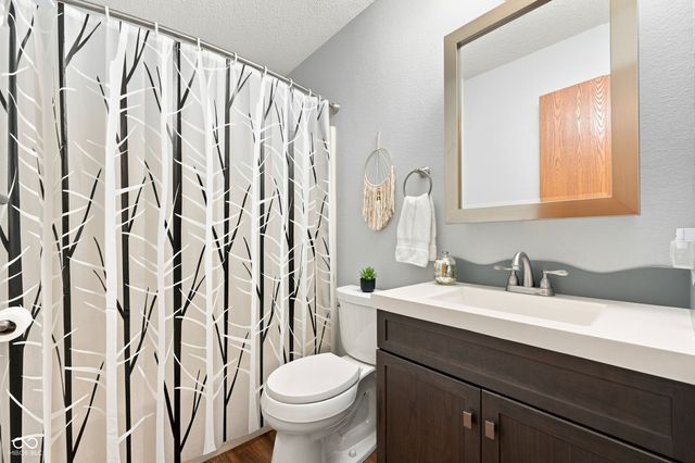 2915 Driving Wind Way, Indianapolis, IN 46268