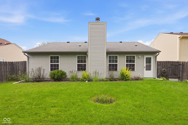 2915 Driving Wind Way, Indianapolis, IN 46268