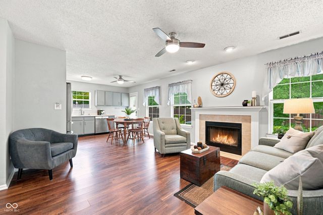 2915 Driving Wind Way, Indianapolis, IN 46268