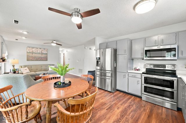2915 Driving Wind Way, Indianapolis, IN 46268