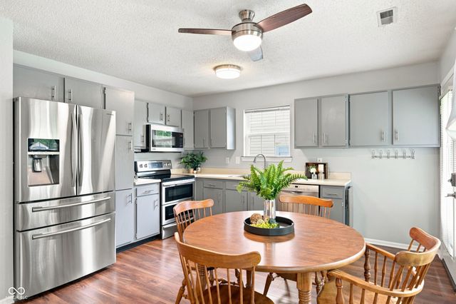 2915 Driving Wind Way, Indianapolis, IN 46268