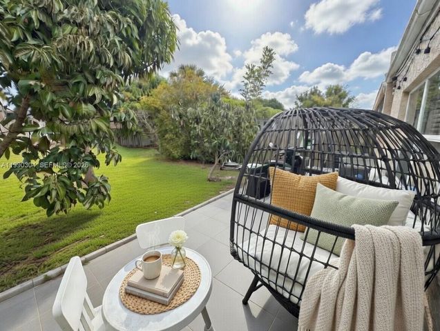 1061 NW NW 53rd St, Deerfield Beach, FL 33064