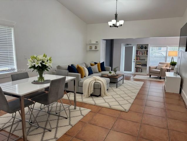 1061 NW NW 53rd St, Deerfield Beach, FL 33064