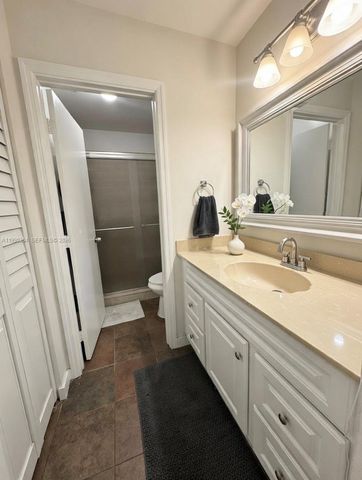 1061 NW NW 53rd St, Deerfield Beach, FL 33064