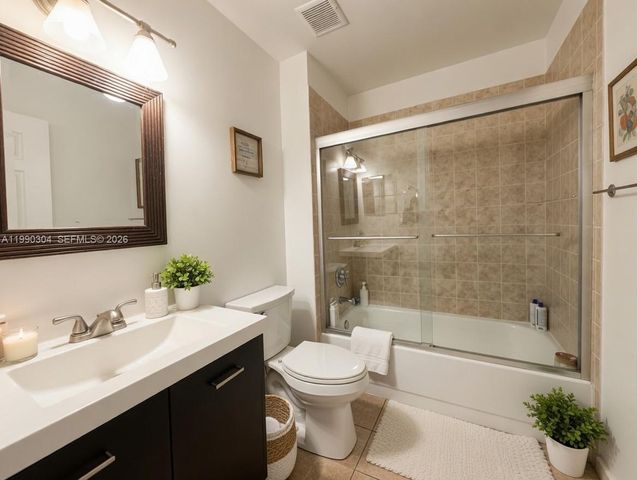 1061 NW NW 53rd St, Deerfield Beach, FL 33064