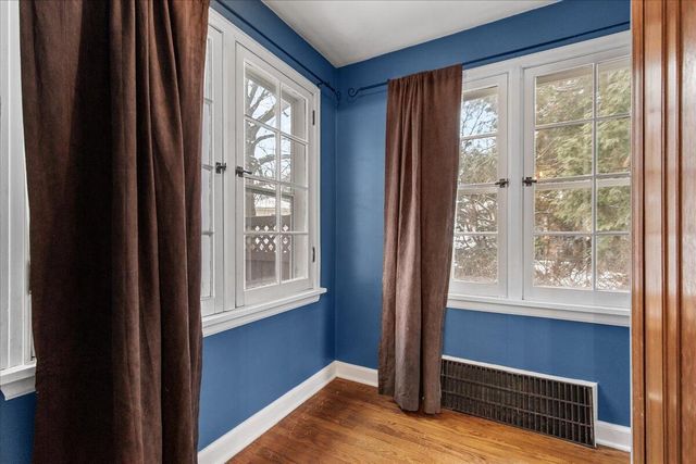 9725 W Hope AVENUE, Wauwatosa, WI 53222