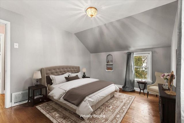 9725 W Hope AVENUE, Wauwatosa, WI 53222