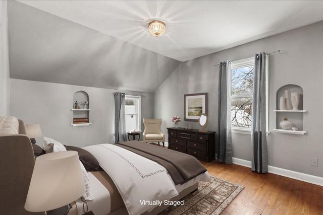 9725 W Hope AVENUE, Wauwatosa, WI 53222