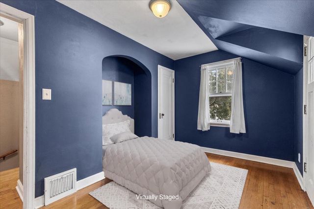 9725 W Hope AVENUE, Wauwatosa, WI 53222