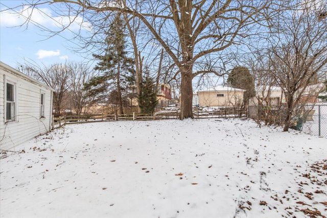 9725 W Hope AVENUE, Wauwatosa, WI 53222