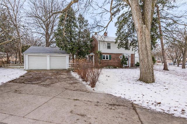 9725 W Hope AVENUE, Wauwatosa, WI 53222