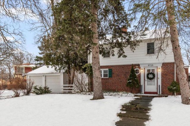 9725 W Hope AVENUE, Wauwatosa, WI 53222