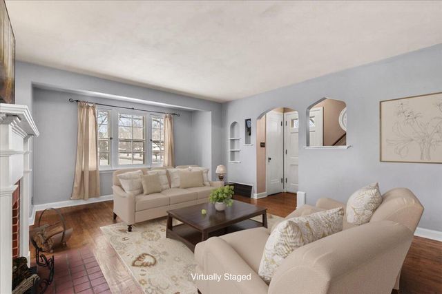 9725 W Hope AVENUE, Wauwatosa, WI 53222