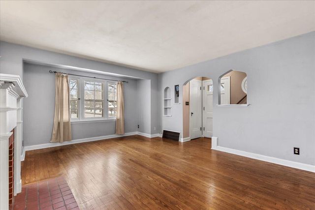 9725 W Hope AVENUE, Wauwatosa, WI 53222