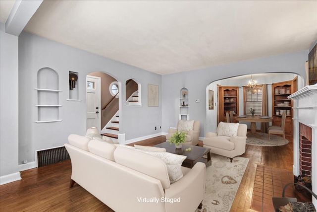 9725 W Hope AVENUE, Wauwatosa, WI 53222