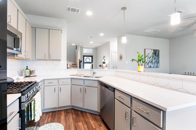 2301 Local Rebel LOOP, Leander, TX 78641
